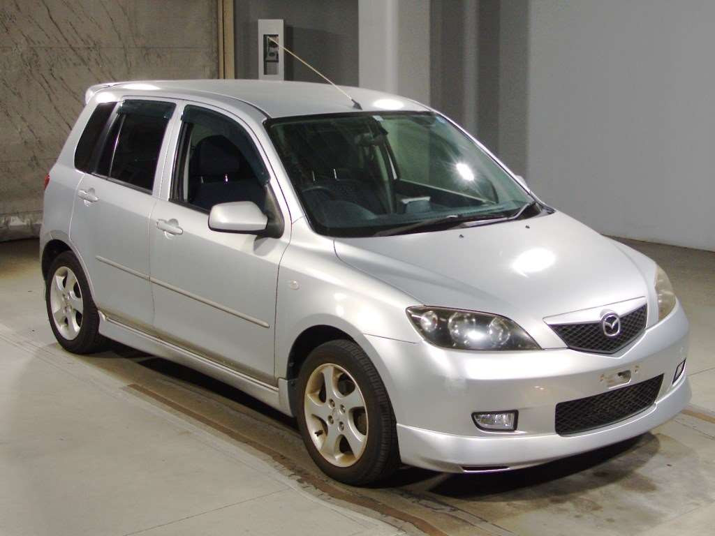 2003 Mazda Demio DY5W[2]