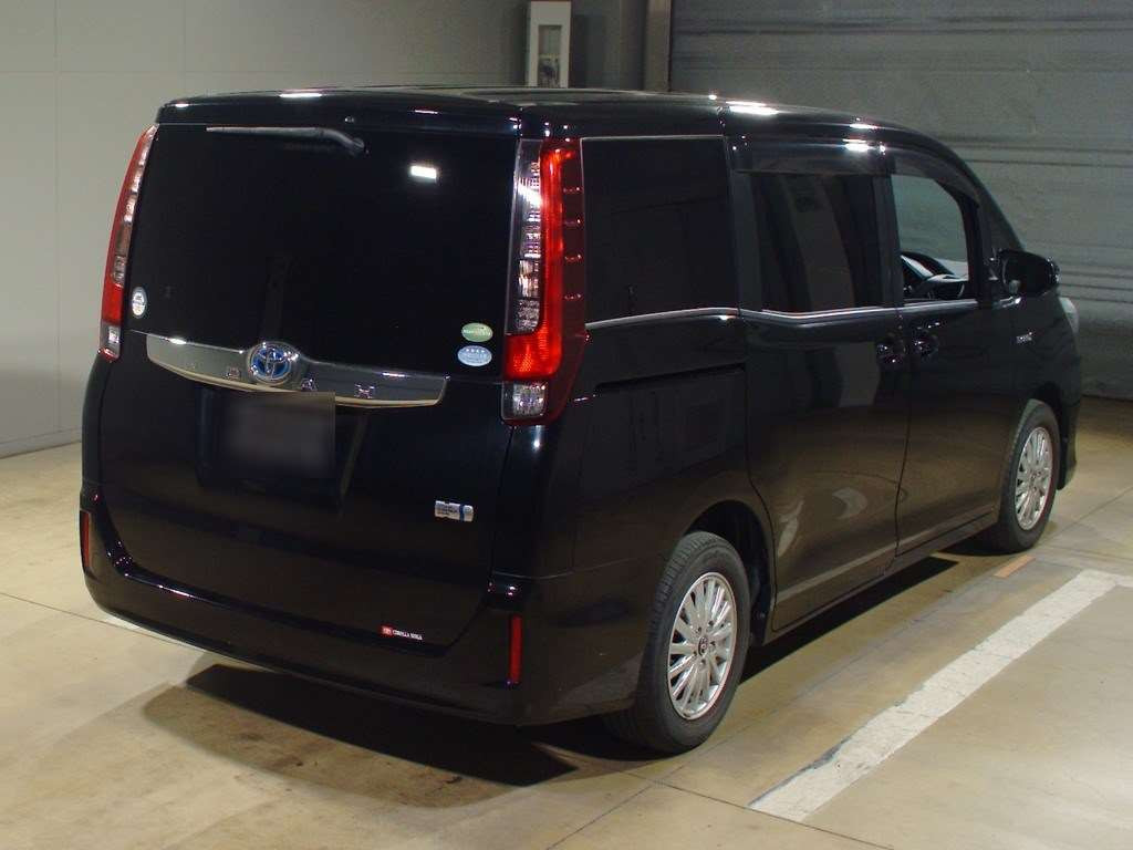 2014 Toyota Noah ZWR80G[1]