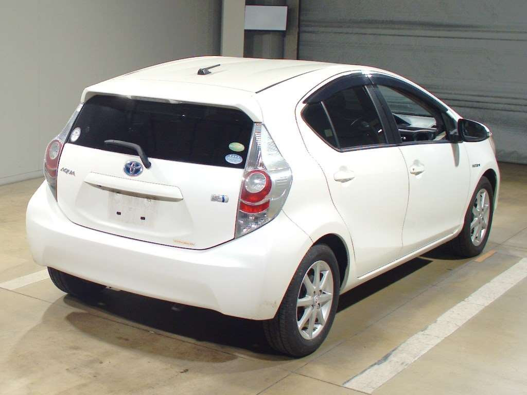 2012 Toyota Aqua NHP10[1]