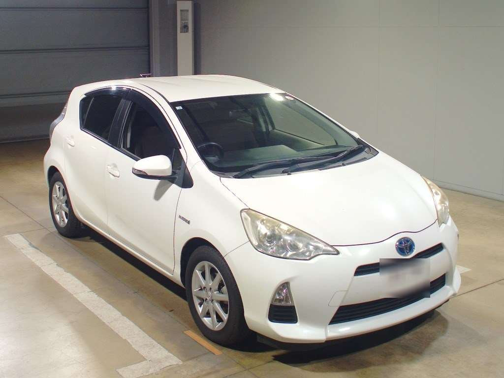 2012 Toyota Aqua NHP10[2]