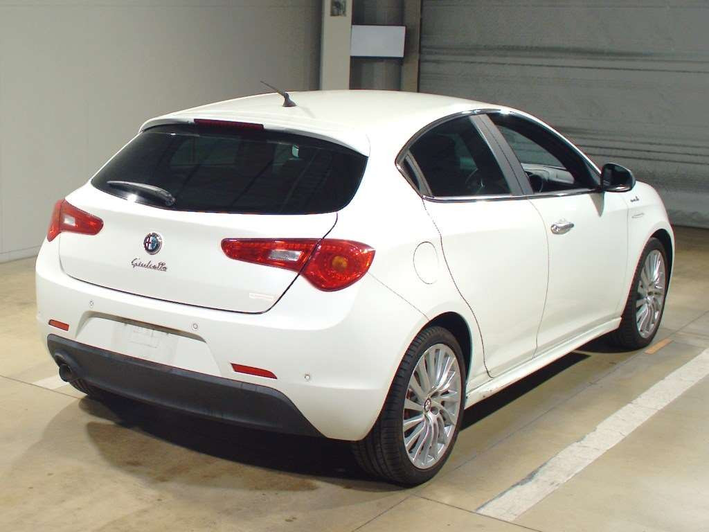 2014 Alfa Romeo Giulietta 940141[1]