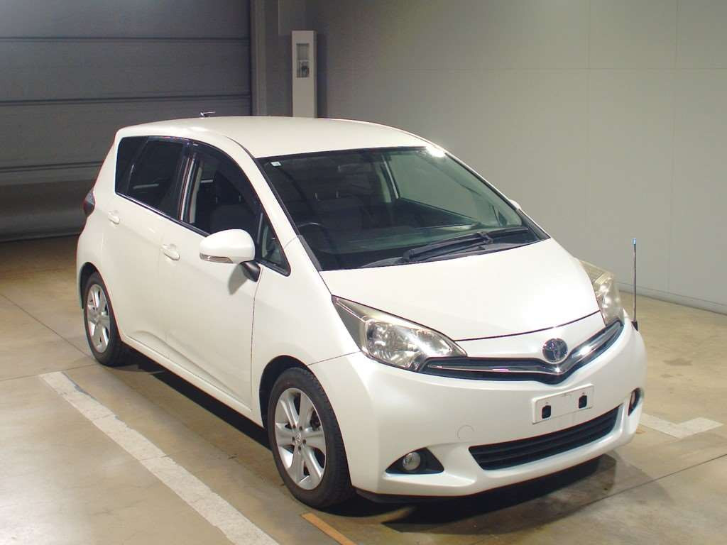 2011 Toyota Ractis NCP120[2]