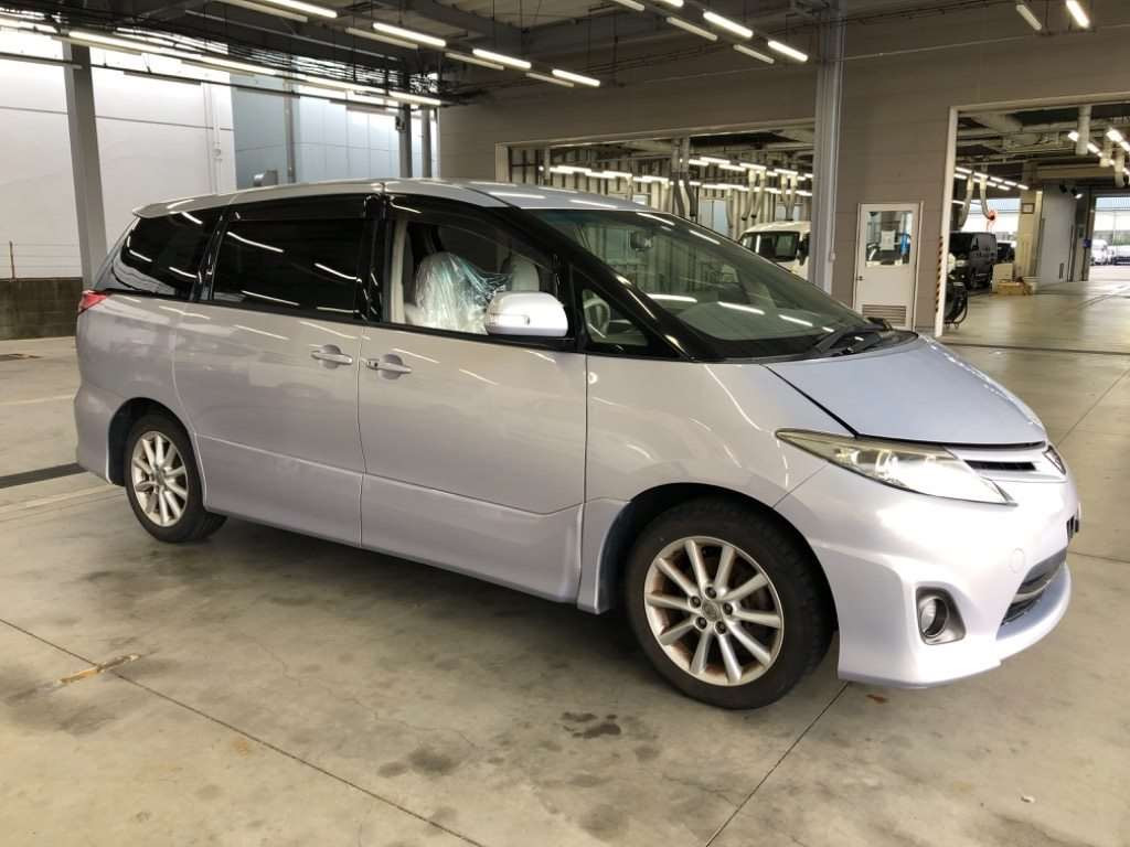 2011 Toyota Estima ACR50W[2]