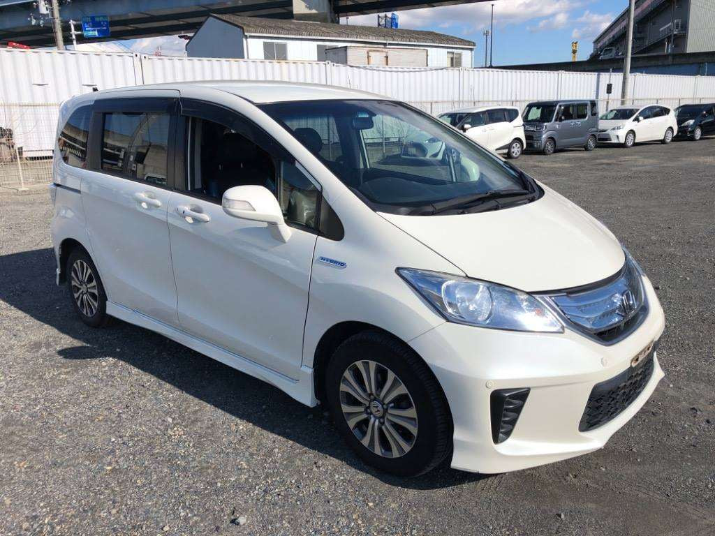 2012 Honda Freed hybrid GP3[2]