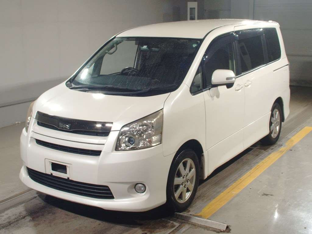 2010 Toyota Noah ZRR70W[0]