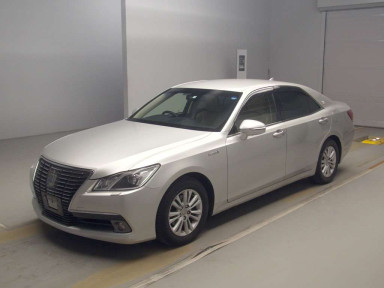 2013 Toyota Crown Hybrid