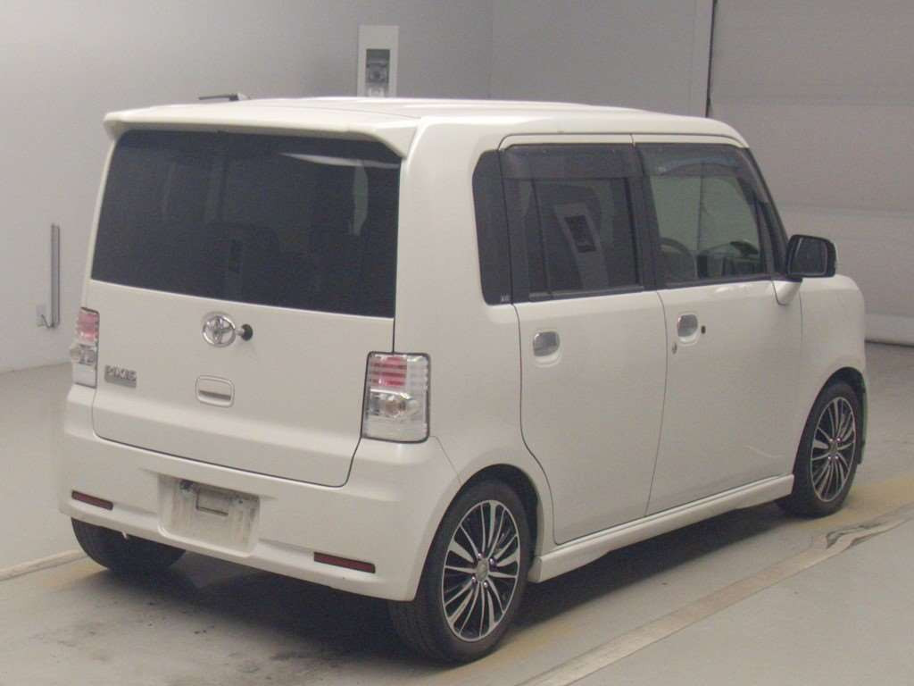 2011 Toyota Pixis Space L575A[1]