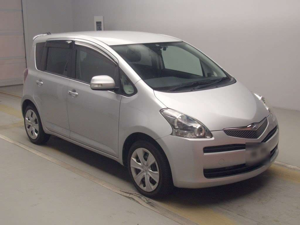 2010 Toyota Ractis NCP100[2]