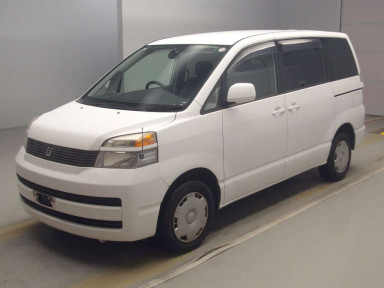 2004 Toyota Voxy