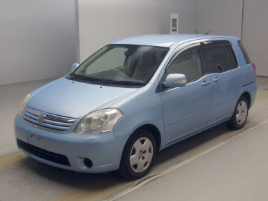 2004 Toyota Raum