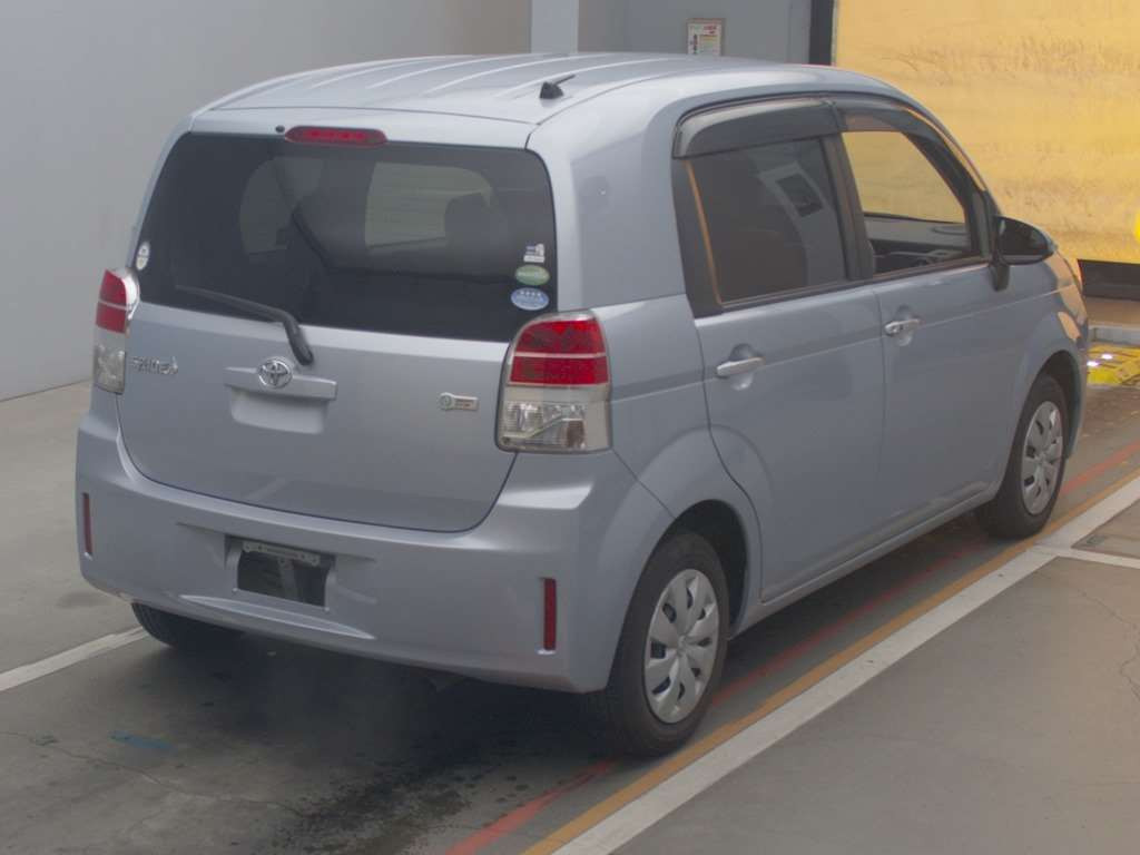 2015 Toyota Spade NSP140[1]