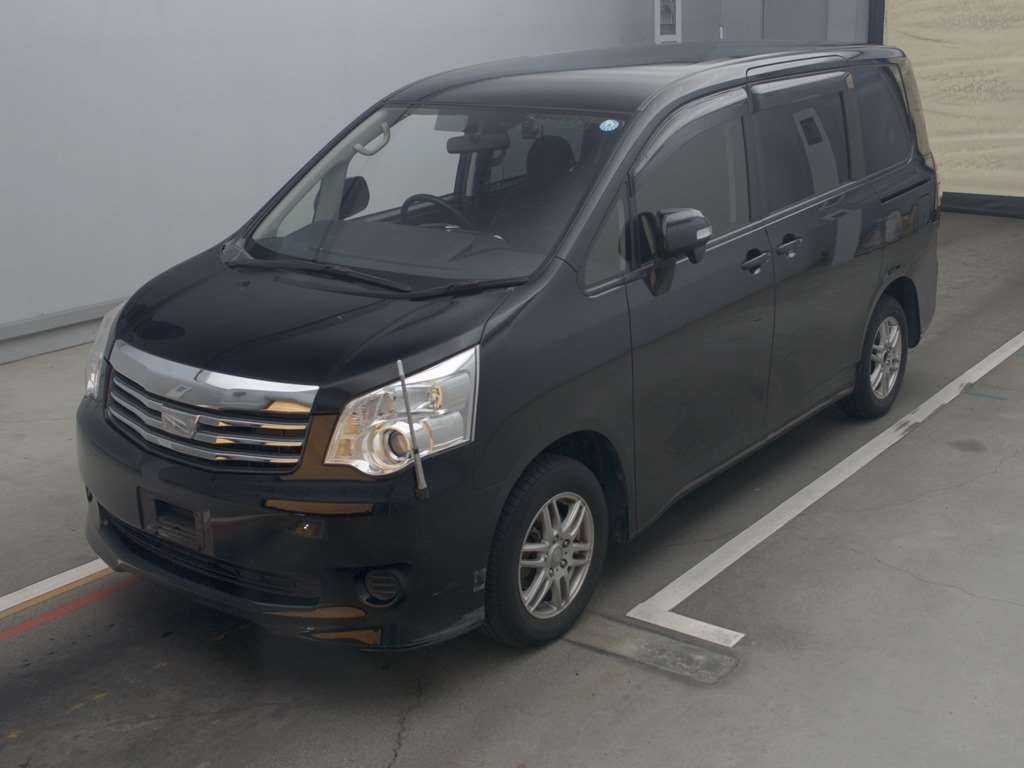 2013 Toyota Noah ZRR70G[0]