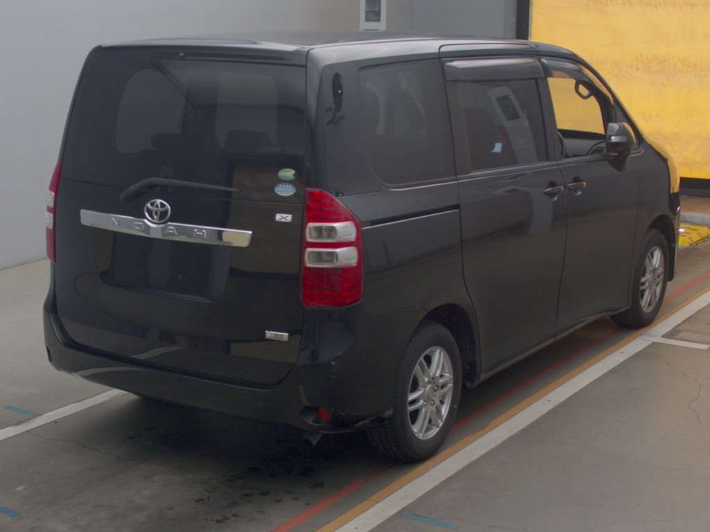 2013 Toyota Noah ZRR70G[1]