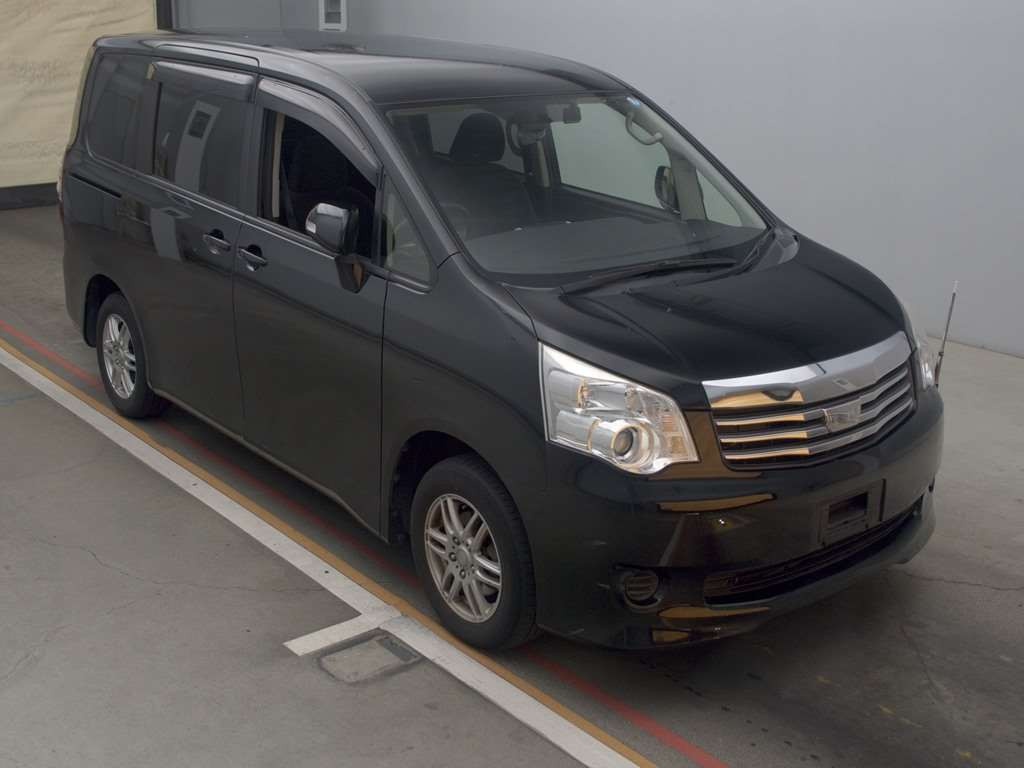 2013 Toyota Noah ZRR70G[2]