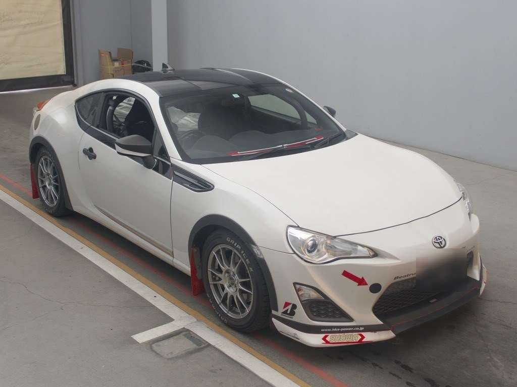 2015 Toyota 86 ZN6[2]