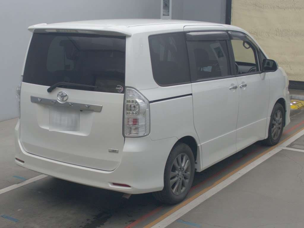 2010 Toyota Voxy ZRR70W[1]