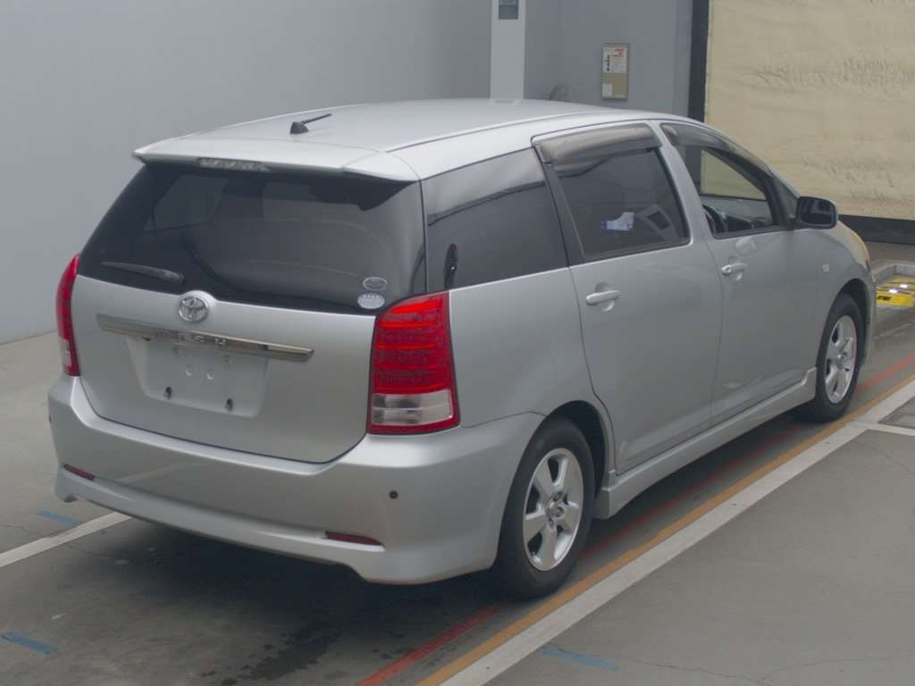 2005 Toyota Wish ZNE10G[1]