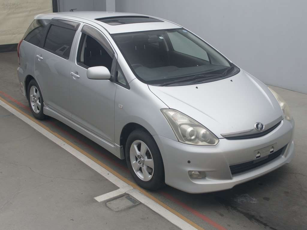 2005 Toyota Wish ZNE10G[2]