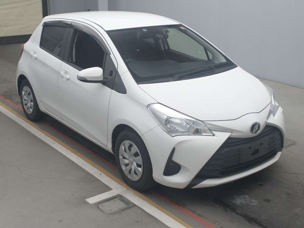 2017 Toyota Vitz NSP130[2]