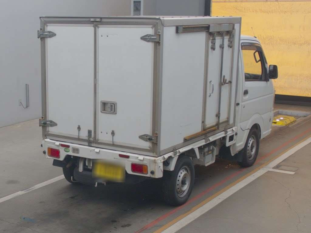 2015 Mazda Scrum Truck DG16T[1]