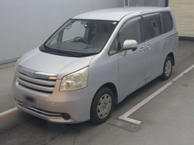 2010 Toyota Noah