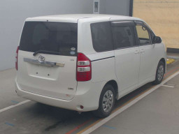 2010 Toyota Noah