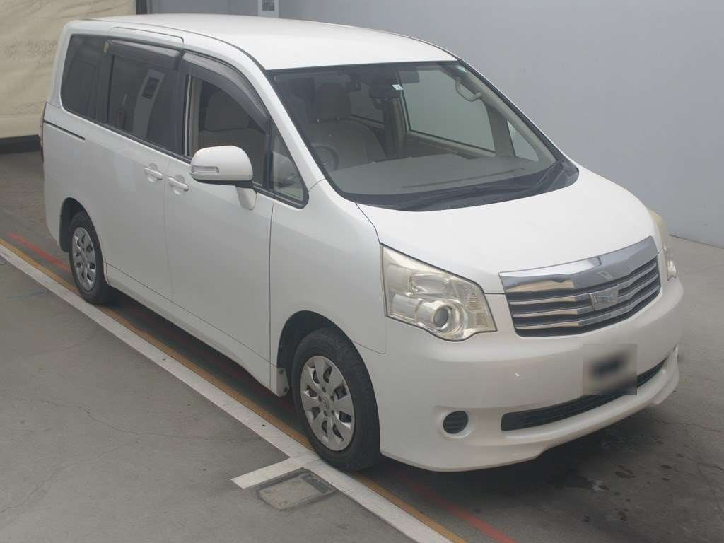 2010 Toyota Noah ZRR70G[2]