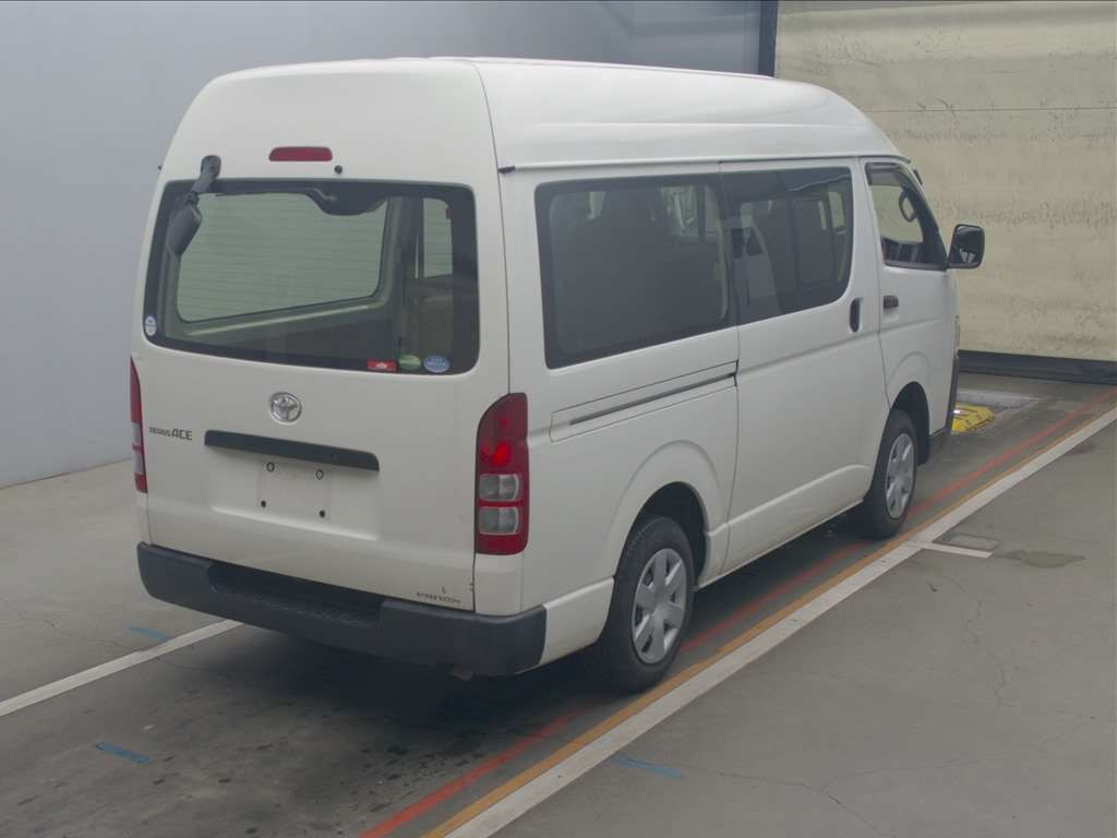 2017 Toyota Regiusace Van TRH200K[1]