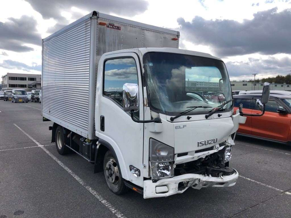 2011 Isuzu Elf Truck NLR85AN[2]