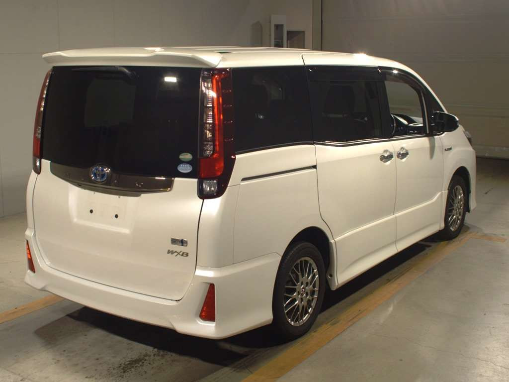 2017 Toyota Noah ZWR80W[1]