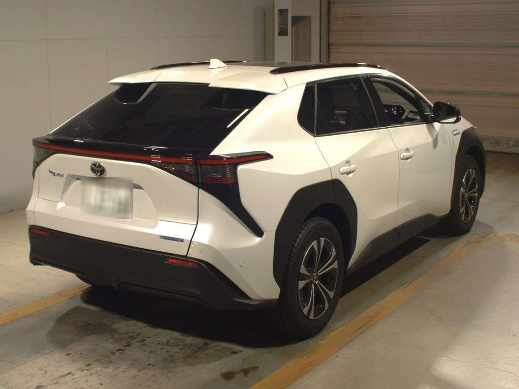 2022 Toyota Bz4X XEAM10[1]