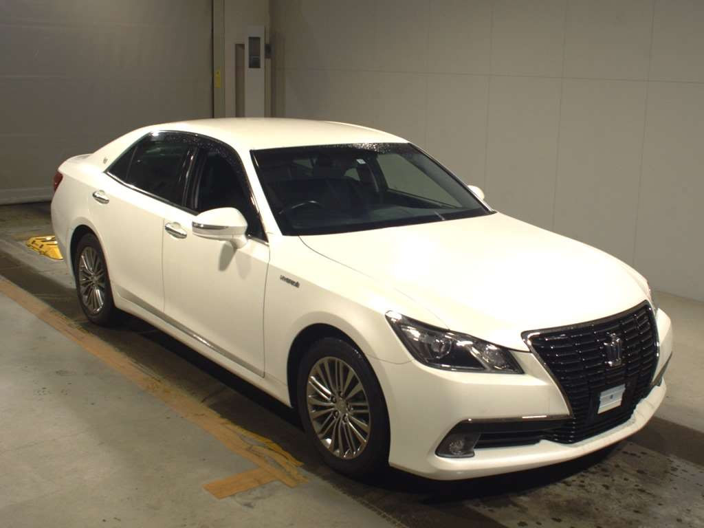 2015 Toyota Crown Hybrid AWS210[2]