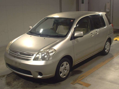 2004 Toyota Raum