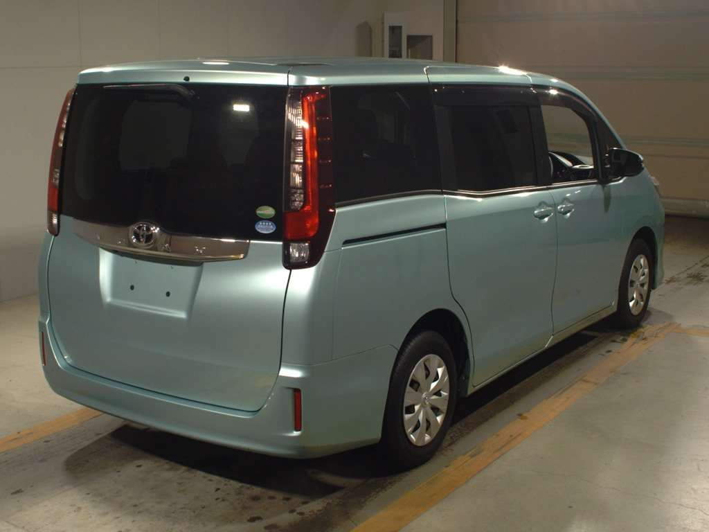 2015 Toyota Noah ZRR80G[1]