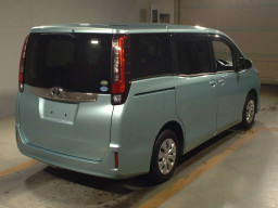 2015 Toyota Noah