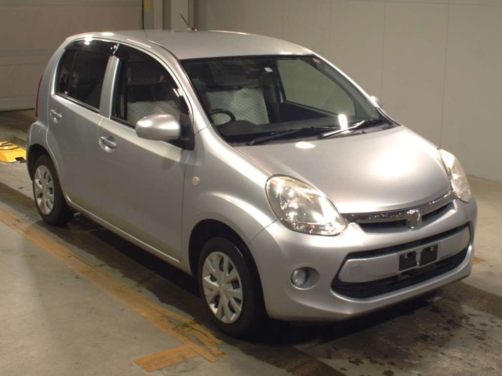 2015 Toyota Passo KGC30[2]