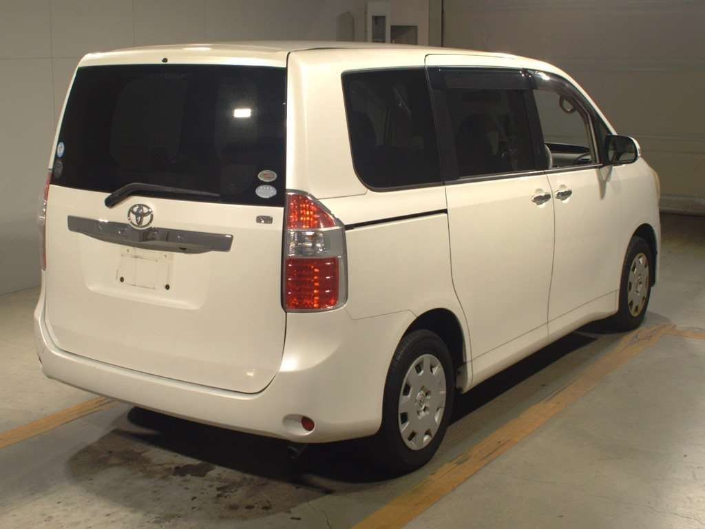 2009 Toyota Noah ZRR70G[1]