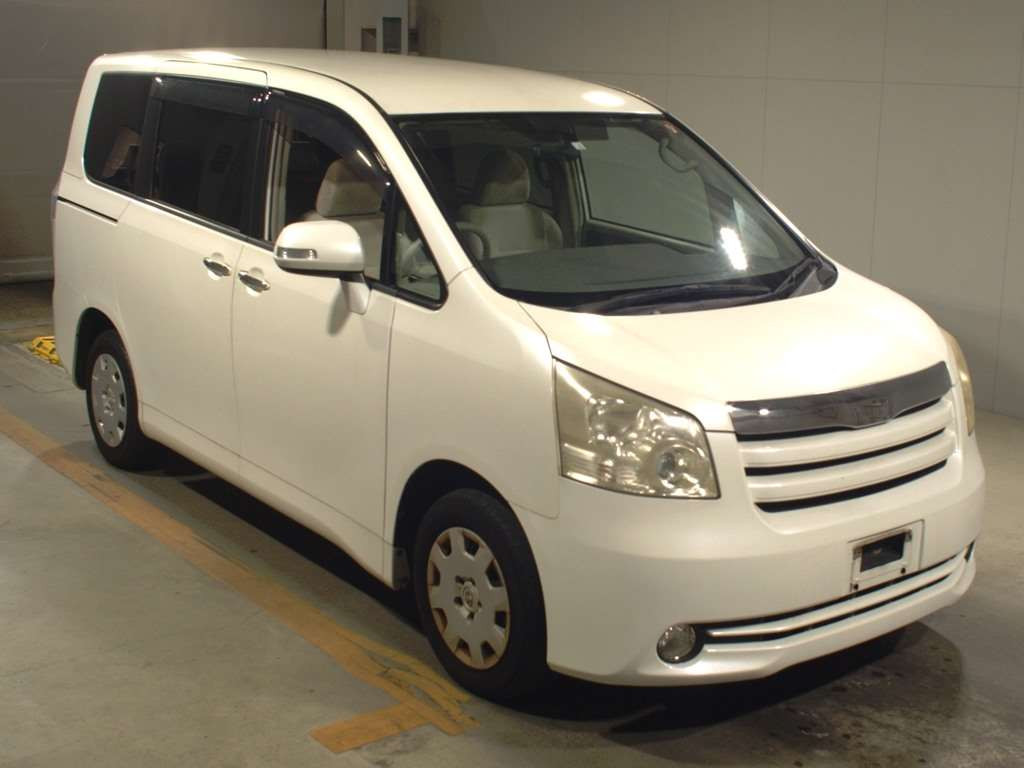 2009 Toyota Noah ZRR70G[2]