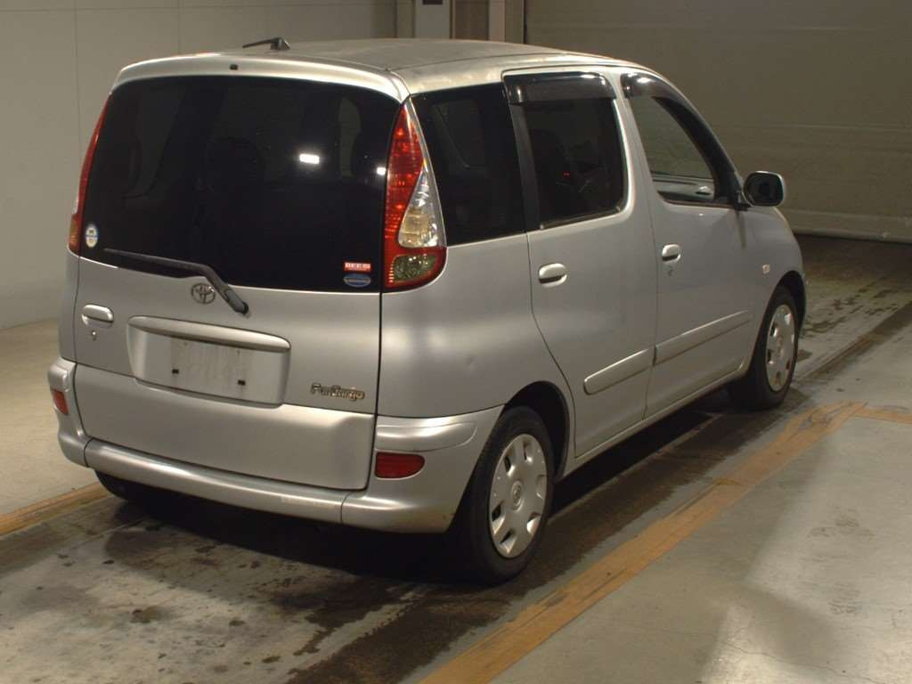 2003 Toyota Fun Cargo NCP20[1]