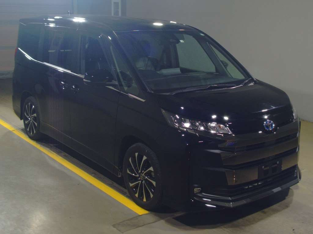 2022 Toyota Noah ZWR90W[2]