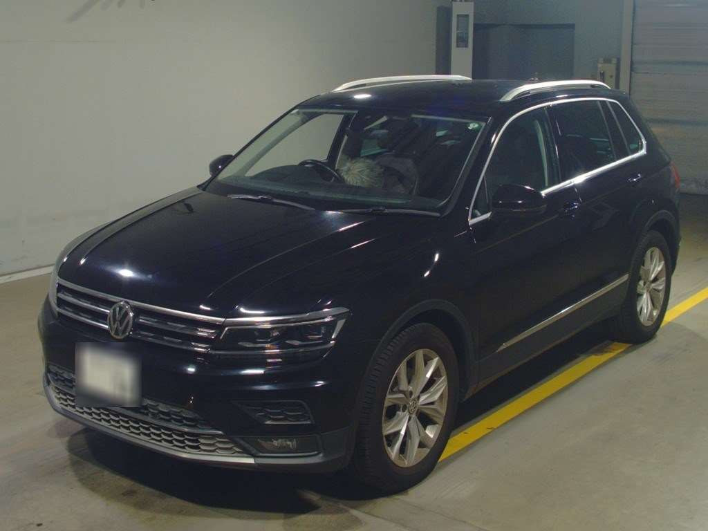 2018 Volkswagen Tiguan 5NCZE[0]