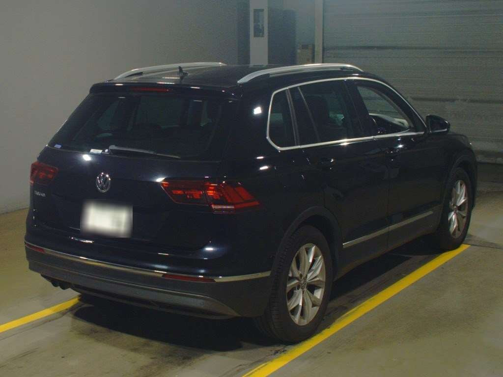 2018 Volkswagen Tiguan 5NCZE[1]