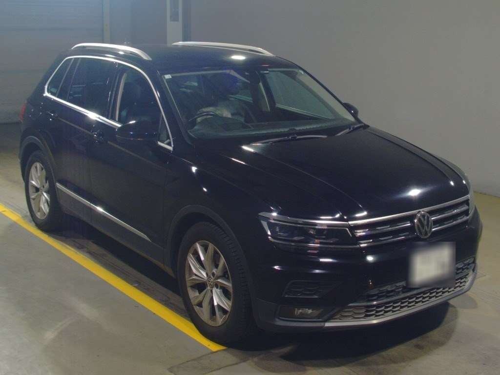 2018 Volkswagen Tiguan 5NCZE[2]