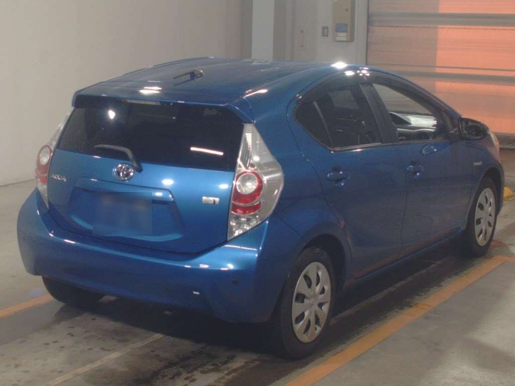 2014 Toyota Aqua NHP10[1]