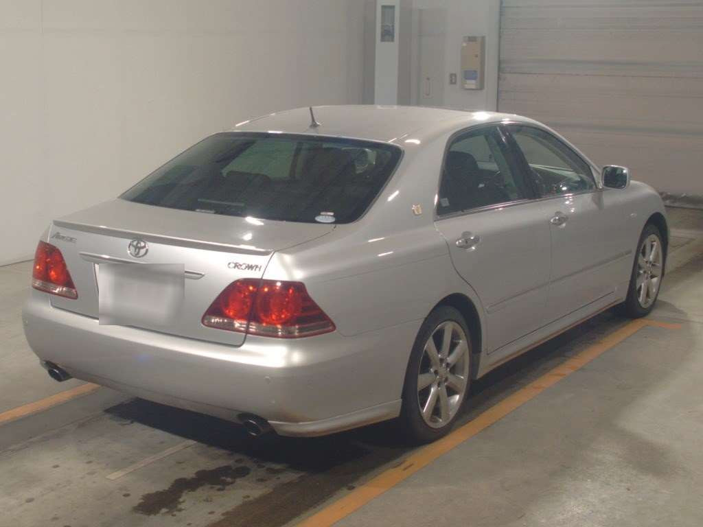 2007 Toyota Crown GRS184[1]