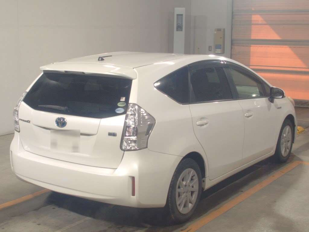 2012 Toyota Prius alpha ZVW41W[1]