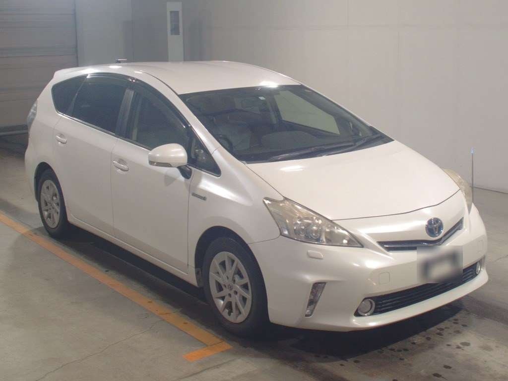 2012 Toyota Prius alpha ZVW41W[2]