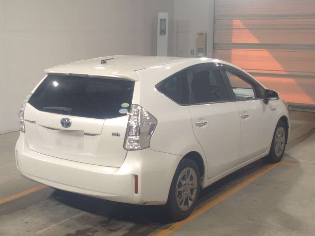 2014 Toyota Prius alpha ZVW41W[1]