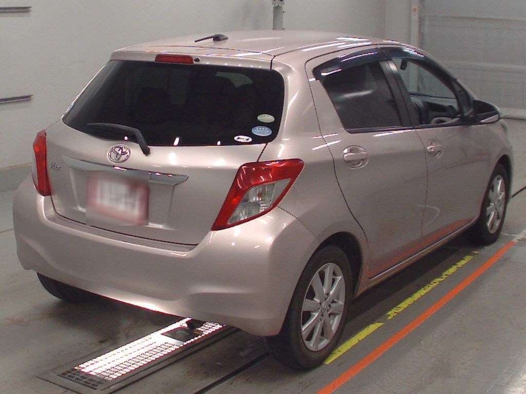 2011 Toyota Vitz NSP130[1]