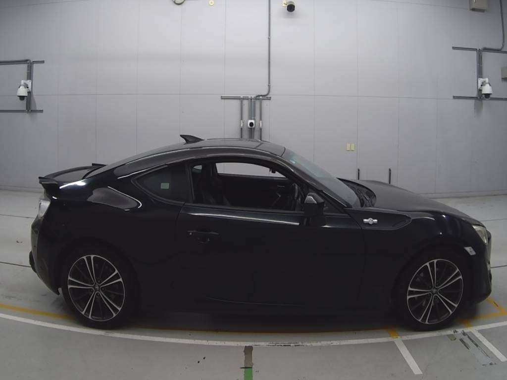 2013 Toyota 86 ZN6[2]